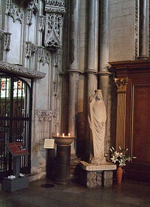 Archivo:Saint Ethelreda's Statue, Ely Cathedral