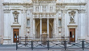 Santa Maria dei Miracoli ingresso dettaglio facciata Brescia