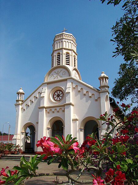Savannakhet StTeresa1 tango7174