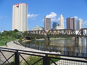 Archivo:View of Downtown Columbus Ohio OH from North Bank Park Pavillion on Scioto River
