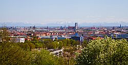 Archivo:Vista panorámica de Múnich desde Olympiapark, Alemania 2012-04-28, DD 01