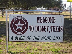 Welcome sign in Dilley, TX IMG 2492.JPG