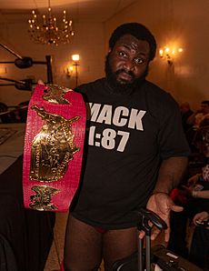 Archivo:Willie Mack with NWA title