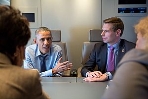 Archivo:Barack Obama meets with California Democratic Member of Congress Eric Swalwell, 2015
