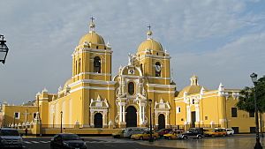 Archivo:Basílica Catedral de Trujillo