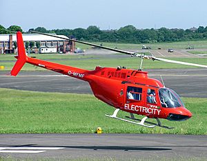 Archivo:Bell 206B Jet Ranger III at Filton Airfield 2006-06-10