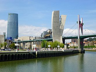 Bilbao - Torre Iberdrola y Puente de La Salve 2.jpg