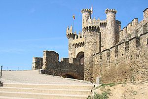 Archivo:Castillo ponferrada 2005