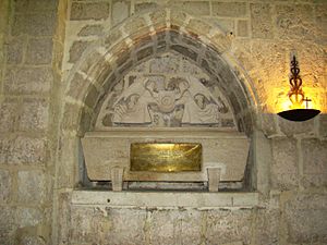 Archivo:Castromonte monasterio Santa Espina iglesia capilla san Rafael sepulcro Cabestany ni