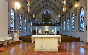 Archivo:Cathedral Church of Saint Patrick (Charlotte, North Carolina) - nave, rear
