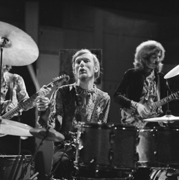 Archivo:Clapton with Cream on Fanclub in 1968