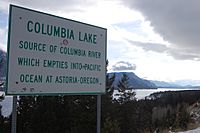 Archivo:Columbia Lake sign