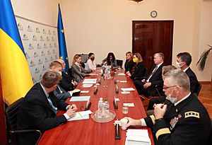 Archivo:Deputy Secretary Biegun Meets with Ukrainian Deputy Prime Minister Reznikov in Kyiv (50275682407)