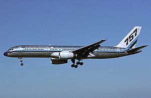 Archivo:Eastern Air Lines Boeing 757-200 Wallner