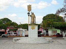 Archivo:Estatua Miguel Hidalgo