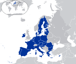 La UE (en azul) dentro de Europa (en gris oscuro).