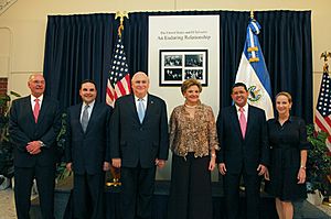 Archivo:Former Presidents and First Ladies of El Salvador