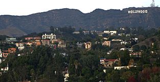 Archivo:Hollywood Hills with Hollywood Sign