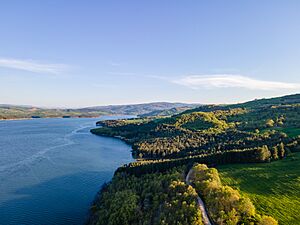 Archivo:Lago di Occhito