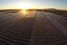 Archivo:Paneles solares en Camargo