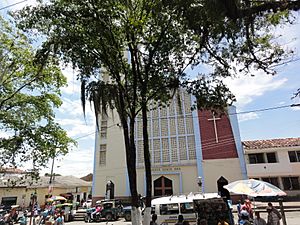 Archivo:Parroquia Santa Ana. Ansermanuevo, Valle, Colombia