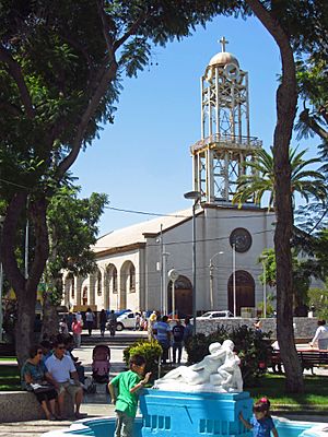 Archivo:Plaza de Vallenar