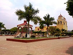 Plaza principal de Villa Purificación.jpg