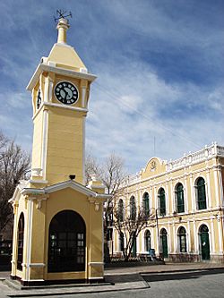 Relógio no centro de Uyuni, Bolivia 2.jpg