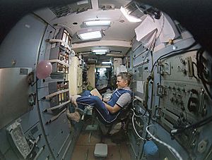 Archivo:STS-79 p-060-low