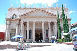 Archivo:Sagrado Corazón de Jesús Apaseo