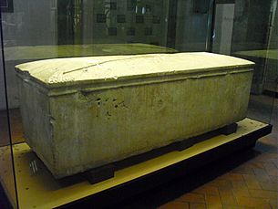 Archivo:Sarcófago de D. Alfonso Fernández de Montemayor (Mezquita de Córdoba)
