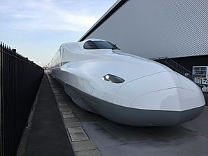 Archivo:Series N700 unit X0 at SCMAGLEV and Railway Park