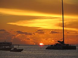 Archivo:Sunset from Kim Sha Beach, Simpson Bay, St Maarten, Oct 2014 (15777993881)