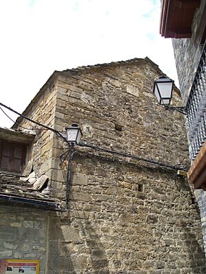 Archivo:Torre de la cárcel de Broto