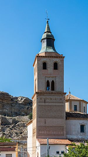 Archivo:Torre de la iglesia de la Asunción, Terrer, Zaragoza, España, 2017-05-24, DD 01