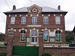 Trefcon (Aisne) mairie-école.JPG