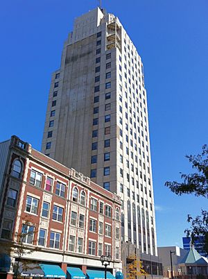Archivo:Wisconsin Tower Milwaukee
