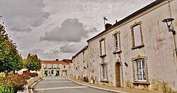 005 St Georges-de-Pointindoux ( 85150 ).JPG