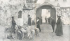 Archivo:1914-03-28, La Esfera, Los reyes en el palacio de los Marqueses de Viana, Campúa (cropped)