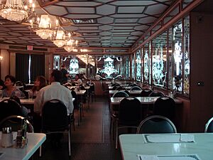 Archivo:2008-0426-FL-Versailles-INT