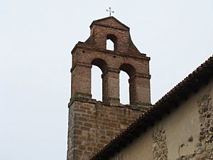 Archivo:83 Monasterio de Palazuelos espadaña siglo XVI ni