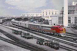 Archivo:ATSF 326 with Train 116, the Dallas section of the Texas Chief, departing Dallas, Texas Union Terminal (a wiil join the Ft. Worth Houston main section of Train 16 at Gainesville) on March 25, 1967 (30834359224)