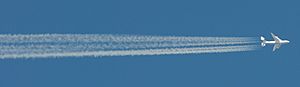 Archivo:Antonov 225 passing over Birmingham - 2020-08-02 - Andy Mabbett - 04 (cropped)