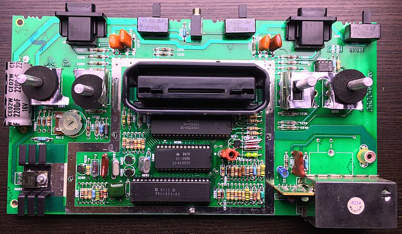 Atari-2600-Four-Switch-Motherboard-Flat-1982