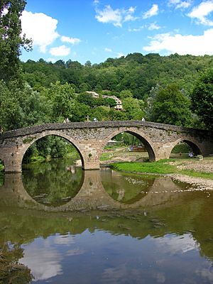 Archivo:Belcastel (Aveyron) pont