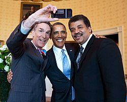 Archivo:Bill Nye, Barack Obama and Neil deGrasse Tyson selfie 2014