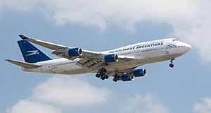 Archivo:Boeing 747-475 - Aerolíneas Argentinas - LV-ALJ