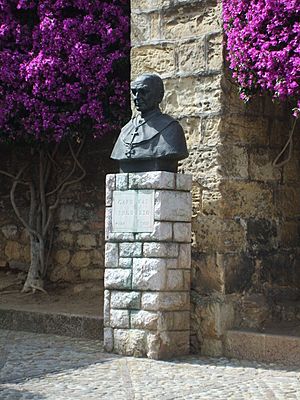 Archivo:Busto del Cardenal Inguanzo - Llanes - España