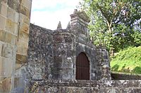 Archivo:Cantabria Barcena de Cicero palacioRugama portalada lou