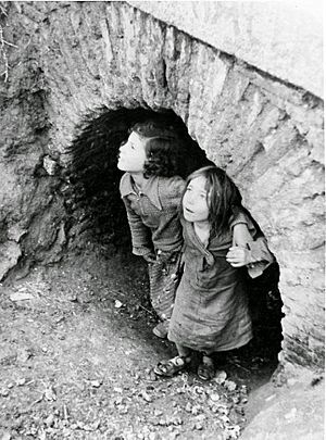 Archivo:Children during the Madrid bombing